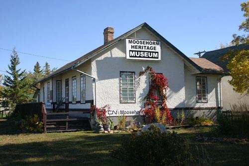 View of the secondary facade of the Canadian National Railway Station, Moosehorn, 2011.; Historic Resources Branch, Manitoba Culture, Heritage and Tourism, 2011