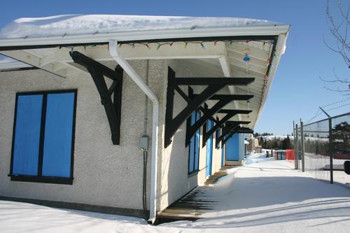 Detail of bracket at Flin Flon Museum, Flin Flon, 2014.; Historic Resources Branch, Manitoba Tourism, Culture, Heritage, Sport and Consumer Protection, 2015
