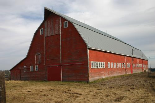 Exterior view of Forder Barn, Pipestone, 2014.; Historic Resources Branch, Manitoba Tourism, Culture, Heritage, Tourism, Sport and Consumer Protection, 2015