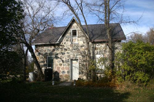 Exterior of the Ontario Gothic House, Rapid City area, 2014.; Historic Resources Branch, Manitoba Tourism, Culture, Heritage, Sport and Consumer Protection, 2015