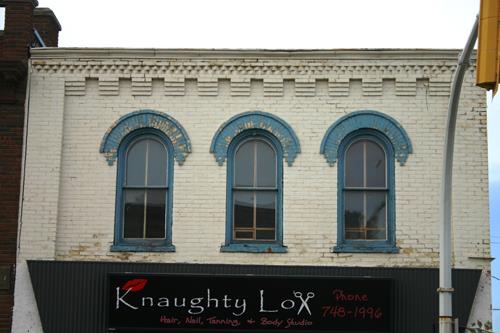Brickwork detail of the second storey of Scarth Block, Virden, 2014.; Historic Resources Branch, Manitoba Tourism, Culture, Heritage, Sport and Consumer Protection, 2015