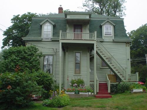 John B. Young House, New Town Lunenburg, east façades, 2004; Heritage Division, NS Dept. of Tourism, Culture and Heritage, 2004