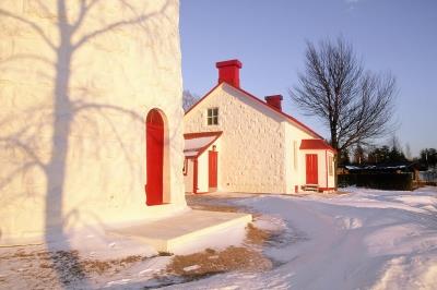 Corner view of Point Clark Lighthouse and the lightkeeper's dwelling; Parks Canada Agency | Agence Parcs Canada