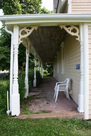 Verandah detail; Province of PEI, F. Pound, 2009