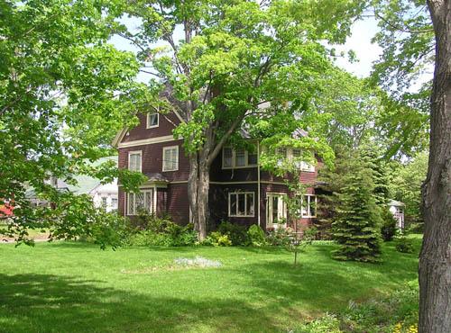 M.L. Urquhart House, view from street, 2004; Heritage Division, NS Dept. of Tourism, Culture and Heritage, 2004