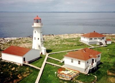 Aerial view of Machias Seal Island light station; Canadian Coast Guard | Garde côtière canadienne