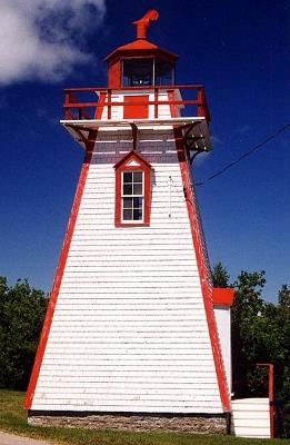 General view of Manitowaning Lighthouse; Canadian Coast Guard | Garde côtière canadienne
