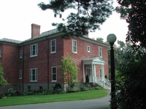 Corner view of Rideau Cottage, 2002.; National Capital Commission | Commission de la capitale nationale, 2002.