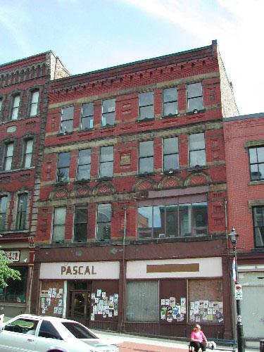 This photograph shows the entire building and its relationship to the adjoining buildings.; City of Saint John 