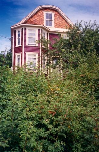 View of front facade, Archibald Bennett House, Brooklyn, Bonavista Bay, after restoration.; HFNL 2005