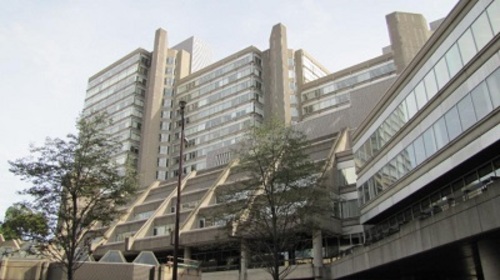 The four-storey massing adjoining the towers on the eastern side of Place d’Accueil; C. Boucher and J. Dufresne, Parcs Canada | Parks Canada, 2016