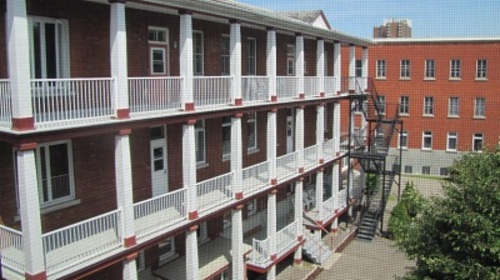 View of the back of the building: the Sainte-Marie wing is in the foreground, with its covered galleries (1926), and the Sacré-Coeur wing is in the background; C. Boucher, Parcs Canada | Parks Canada, 2018