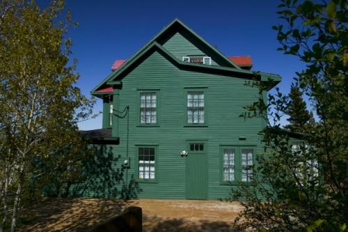 Side elevation of Grenfell House, St. Anthony, NL; Grenfell Historic Properties/Rolf Hicker 2005