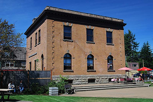 2739 Dunsmuir Avenue; Village of Cumberland