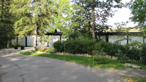 Front elevation of the Hart Massey house viewed from Lansdowne Road North.; Christine Boucher, Agence Parcs Canada / Parks Canada Agency, 2017.