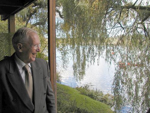 Arthur Erickson at the Baldwin House, 2003; Don Dool, City of Burnaby, 2004