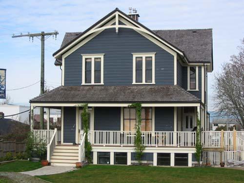 Exterior view of the Abercrombie House, 2004; Denise Cook Design 2004