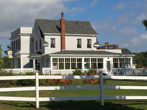 Side elevation and sunporch; Province of PEI, F. Pound, 2020