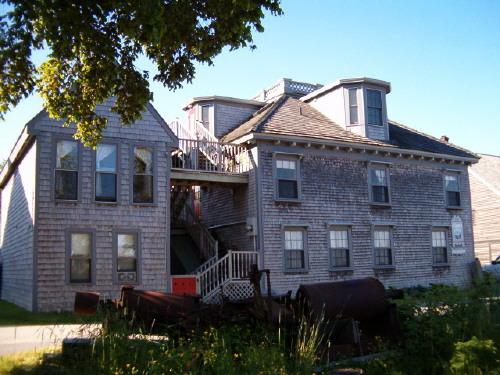 George Gracie House and Guest House, Side Elevation, 2004; Heritage Division, NS Dept. Tourism, Culture and Heritage, 2004