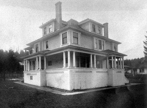 Exterior view of the Roe Residence, circa 1910; Port Moody Station Museum 984.103.1