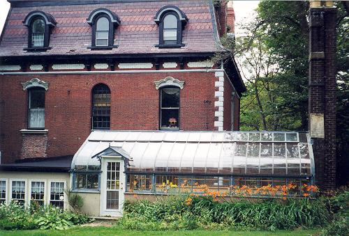 Exterior view of rear facade, Kelvin House and view of glass conservatory in foreground.  ; HFNL 2006.