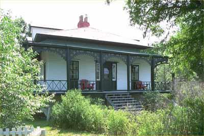 exterior photo; Parks Canada / Parcs Canada 1990 (HRS 0121)