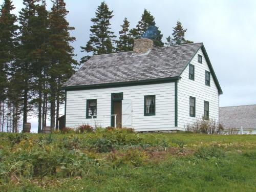 MacDonald House, Front Perspective, Iona, 2004; Heritage Division, Nova Scotia Department of Tourism, Culture and Heritage, 2004