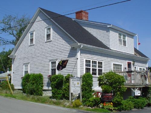 Selig House, Old Town Lunenburg, rear façade, 2004; Heritage Division, NS Dept. of Tourism, Culture and Heritage, 2004