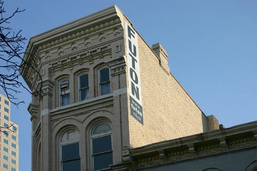 Detail view of the roofline of the Telegram Building, Winnipeg, 2005; Historic Resources Branch, Manitoba Culture, Heritage and Tourism 2005