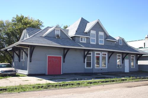 Primary elevation, from the northeast, of the Carman Canadian National Railways Station, Carman, 2005; Historic Resources Branch, Manitoba Culture, Heritage, Tourism and Sport, 2005