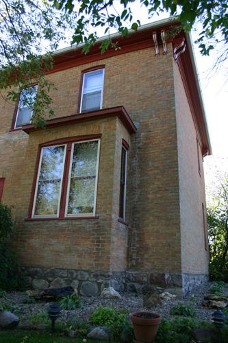 View of a bay window in the primary elevation of the Wright House, Souris, 2005; Historic Resources Branch, Manitoba Culture, Heritage, Tourism and Sport, 2005