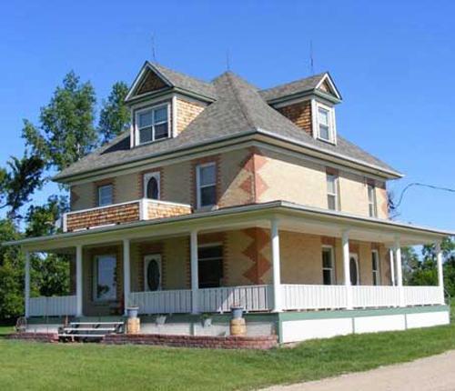 Primary elevations, from the southwest, of the Elton Heritage House, Forrest area, 2009; Historic Resources Branch, Manitoba Culture, Heritage and Tourism, 2009