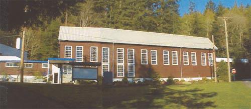 Side view of the Gymnasium emphasizing its location on a hillside, at the edge of the forest zone, 2000.; Department of National Defence / Ministère de la Défense nationale, D. Cebula, 2000.