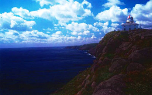 Landscape view of Cape Spear Lighthouse sitting on the edge of the cliff, 1981.; Parcs Canada | Parks Canada, J. Steeves, 1981.