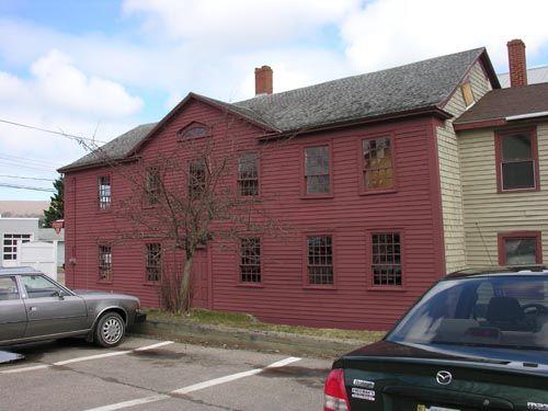 Sinclair Inn, Annapolis Royal,NS, side perspective, 2005.; Heritage Division, NS Dept. Tourism, Culture and Heritage, 2005