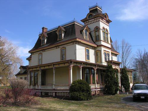Clockmaker's Inn, Windsor, front perspective, 2005; Heritage Division, NS Department of Tourism, Culture and Heritage, 2005