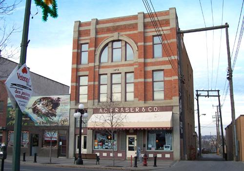 Main elevation of the Fraser Block, from the south, Brandon, 2004.; Historic Resources Branch, Manitoba Culture, Heritage, Tourism and Sport, 2005