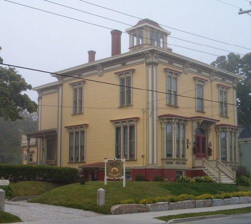 Side perspective, Guest House, Yarmouth, 2004; Heritage Division, Nova Scotia Department of Tourism, Culture and Heritage, 2004