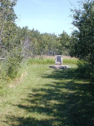 Cairn and interpretive plaque marking site location, 2004.; Government of Saskatchewan, Marvin Thomas, 2004.