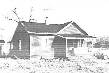 Corner view of the Pearson's House, showing the south and west façades, 1992.; Agence Parcs Canada / Parks Canada Agency, Mills, 1992.