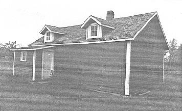 General view of the Harness Shop, showing the South façade, 1992.; Department of Public Works, AES, PC, WRO / Ministère des Travaux publics, SAG, PC, BRO, 1992.