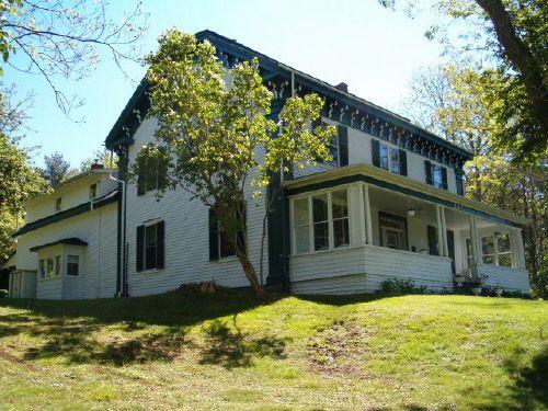 Side perspective, Morton House, Milton, 2004; Heritage Division, Nova Scotia Department of Tourism, Culture and Heritage, 2004
