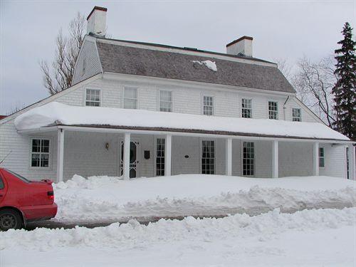 Front elevation, Fort Sackville Manor, Bedford, 2004.; HRM Planning and Development Services, Heritage Property Program, 2004.