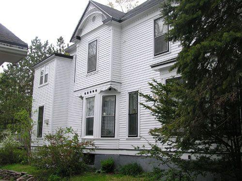 Rufus A. Tremain House, south facade detail, 2004; Heritage Division, N.S. Dept. of Tourism, Culture and Heritage, 2004