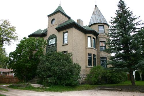 View from the northeast of the main elevation of the Davidson House, Neepawa 2005; Historic Resources Branch, Manitoba Culture, Heritage, Tourism and Sport, 2005