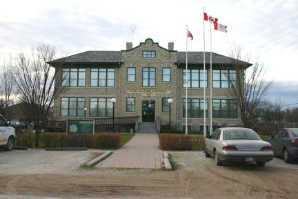 View of main elevation of Gimli Public School, Gimli, 2005; Historic Resources Branch, Manitoba Culture, Heritage, Tourism and Sport, 2005