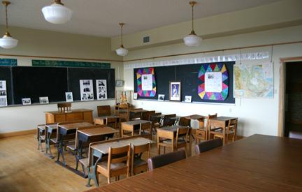 Interior view of a heritage classroom in the Gimli Public School, Gimli, 2005; Historic Resources Branch, Manitoba Culture, Heritage, Tourism and Sport, 2005