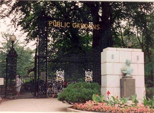 Main gates on the corner of South Park Street and Spring Garden Road, Public Gardens, Halifax, Nova Scotia, 2004.; HRM Planning and Development Services, Heritage Property Program, 2004.
