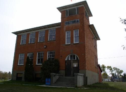View of front and side façades, 2003.; Government of Saskatchewan, Jennifer Bisson, 2003.