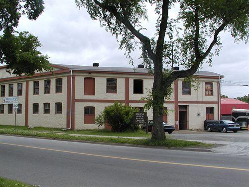 Side elevation of barn, Bengal Lancers Property, Halifax, Nova Scotia, 2005.; Heritage Division, NS Dept. of Tourism, Culture and Heritage, 2005.